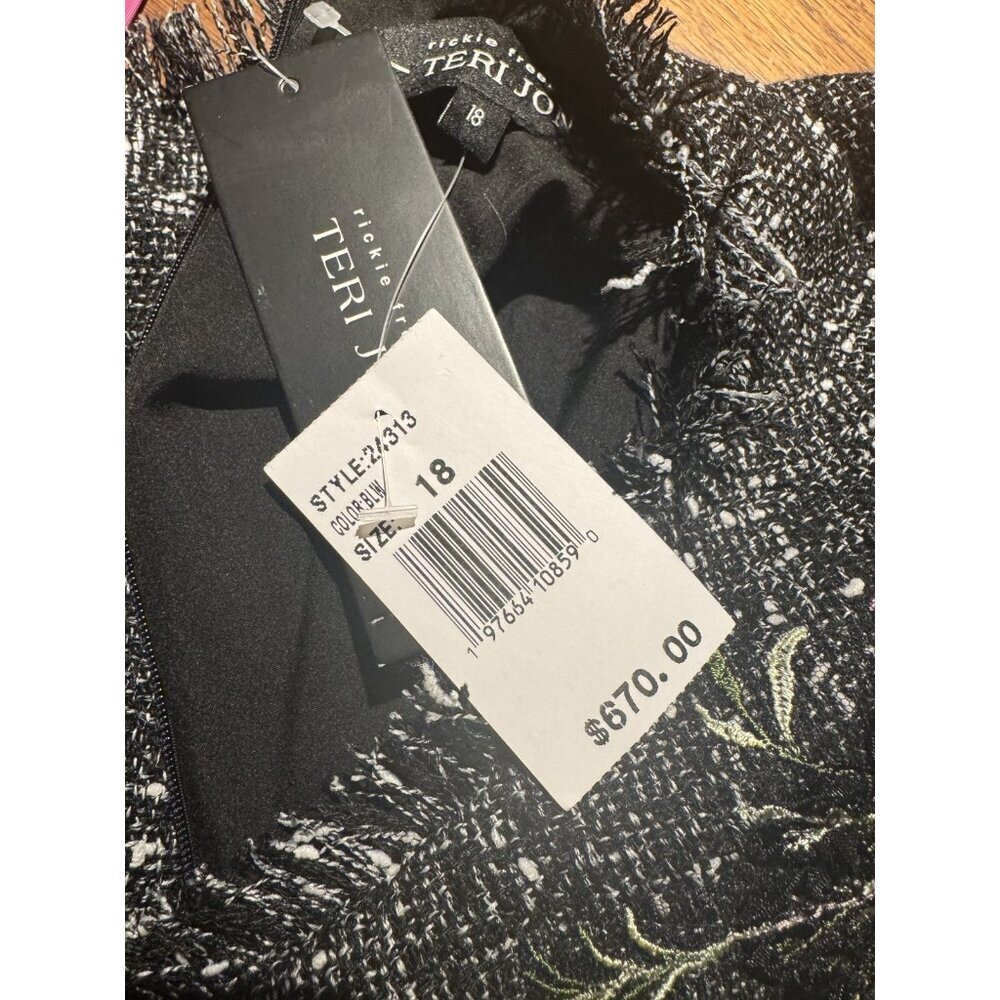 Teri John Saks Fifth Avenue Tweed Embroidered Sheath Dress 18 - Picture 9 of 9